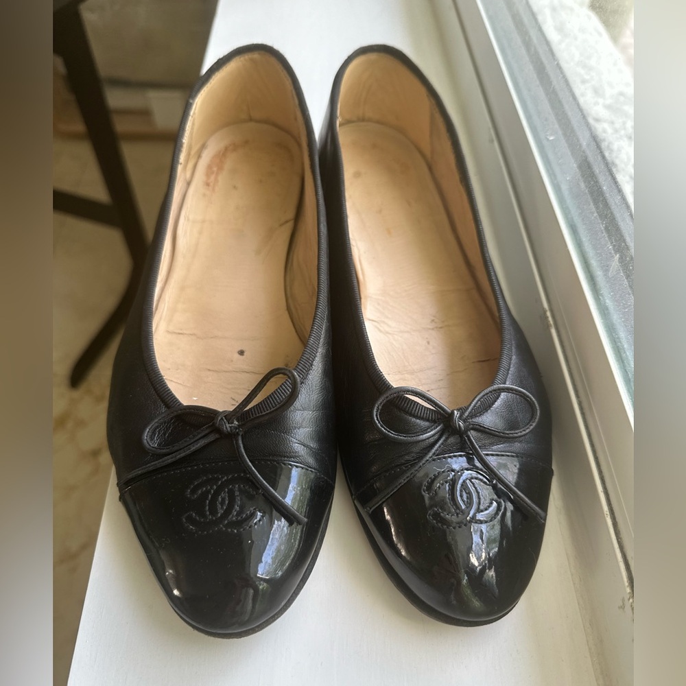 Chanel Black Leather Cap-Toe Ballet Flats